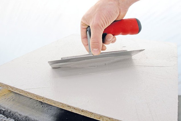 adler betoneffekt nakładanie produktu szpachlą