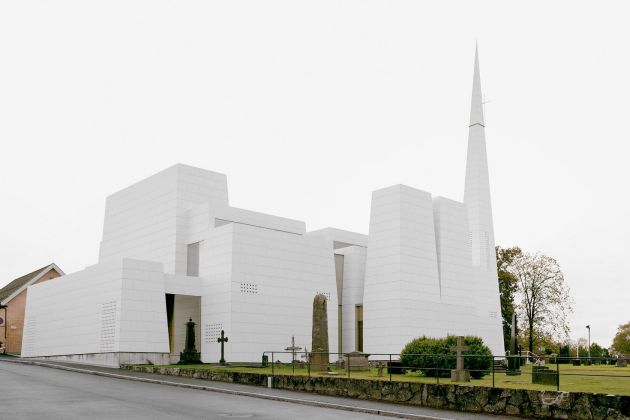 Norwegia kościół pokryty porcelaną