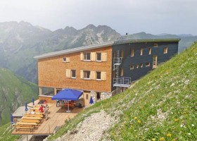 Waltenbergerhaus w Alpach z produktami Adler