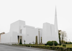 W Norwegii stanął kościół pokryty porcelaną