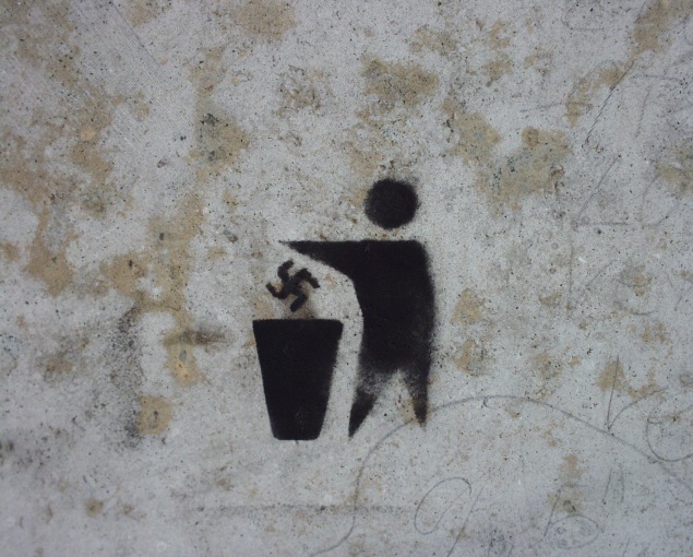 Ruch Palikota zamalowuje graffiti